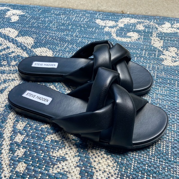 Black Steve Madden Summer Sandal - Picture 3 of 4